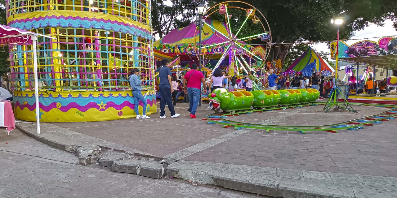 Dejan ferieros daños en el jardín Morelos
